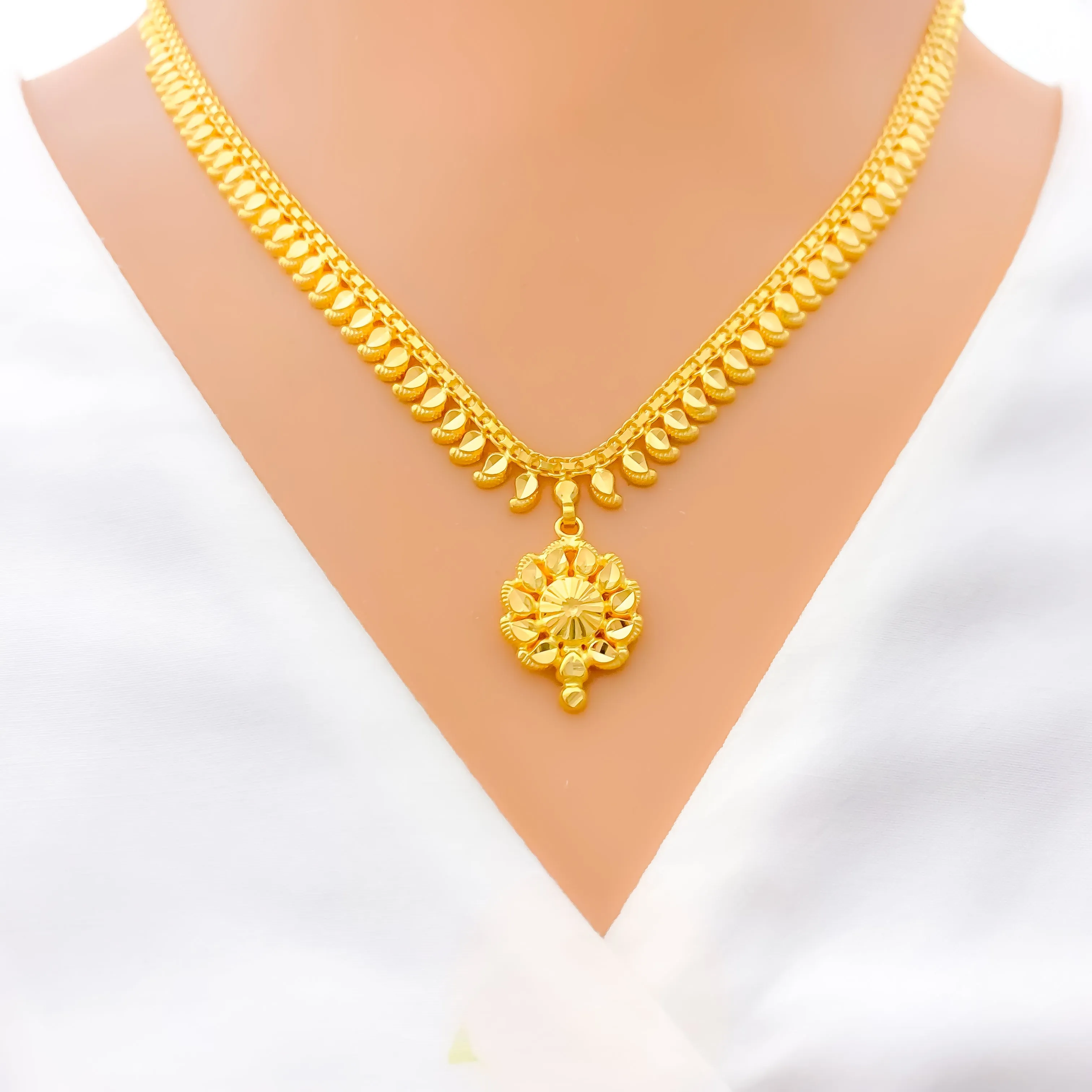 Attractive Floral 22k Gold Necklace