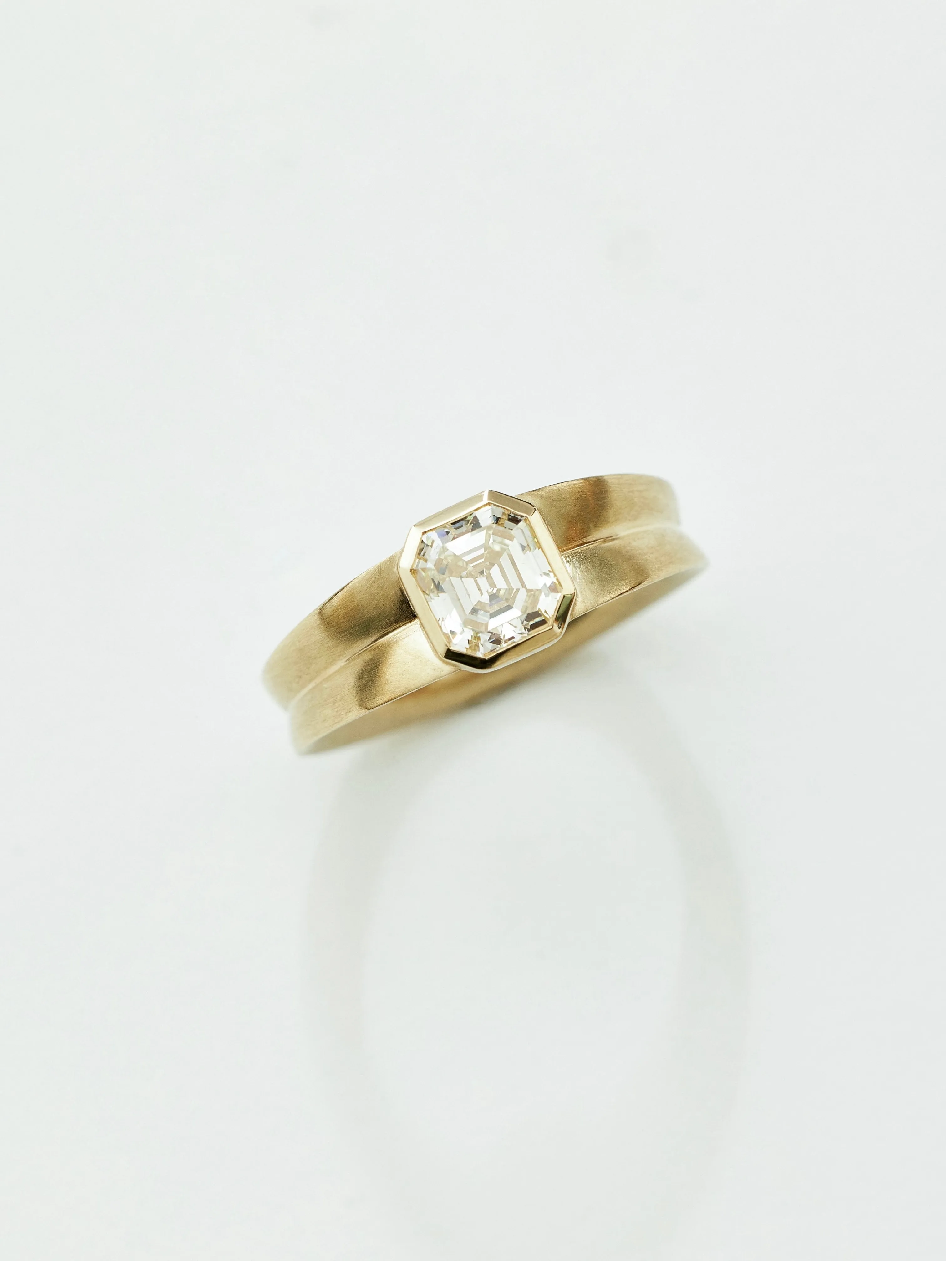 Tulip Solitaire with 1.53ct Diamond in 14k Blonde, Size 6.5