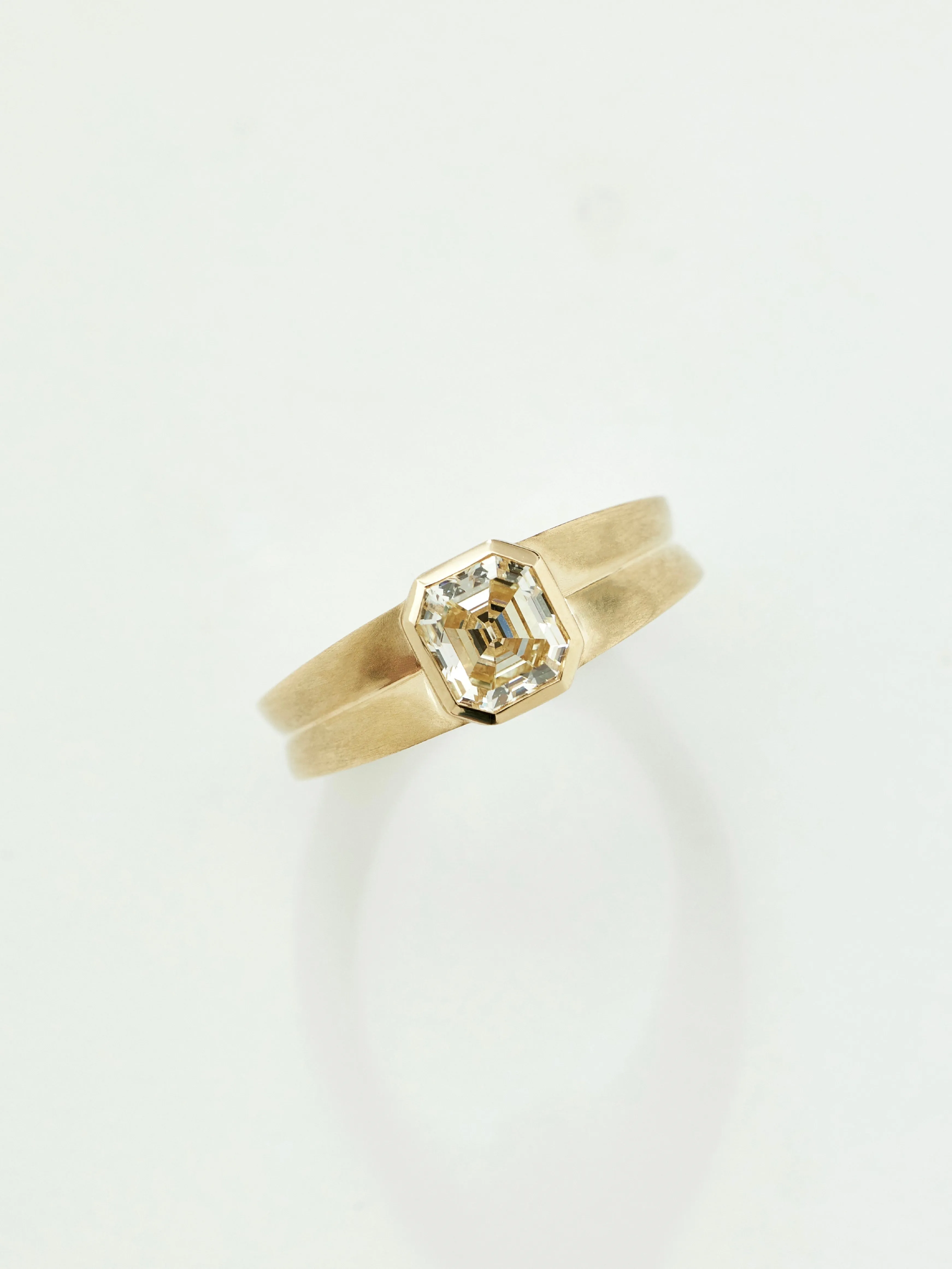 Tulip Solitaire with 1.53ct Diamond in 14k Blonde, Size 6.5
