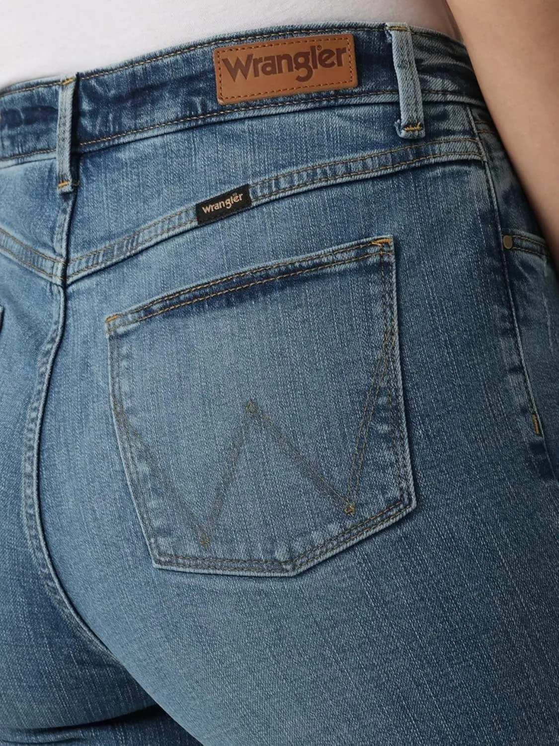 Wrangler Women's High-Rise Rodeo Straight Leg Crop Jean